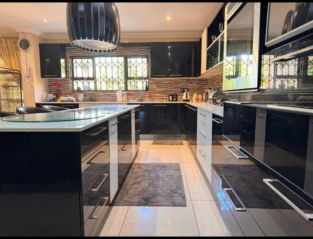 3 BEDROOM HOUSE FOR SALE IN STRUBENSVALLEI